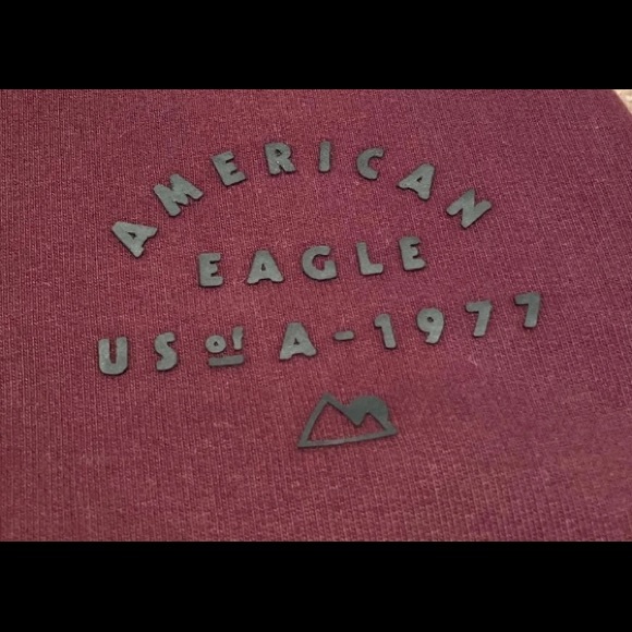 🦅American Eagle Size S🦅
Burgundy/Maroon Hoodie - Picture 8 of 11